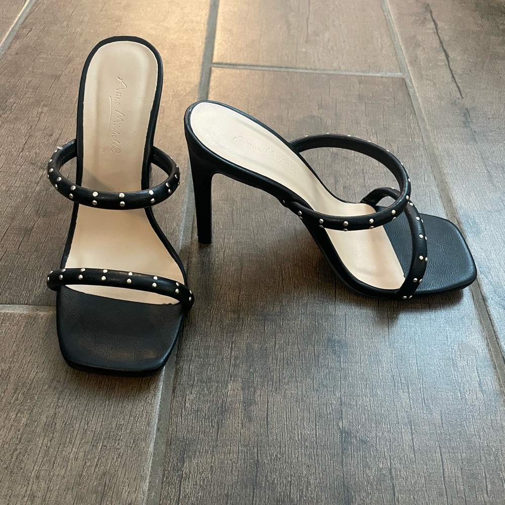 Anna Michelle size 6 black high heels with gold detailing